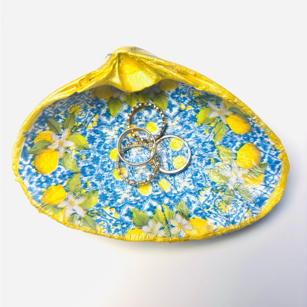Handcrafted clam shell ring dish with Grecian lemon decoupage design - Picture 2 of 5